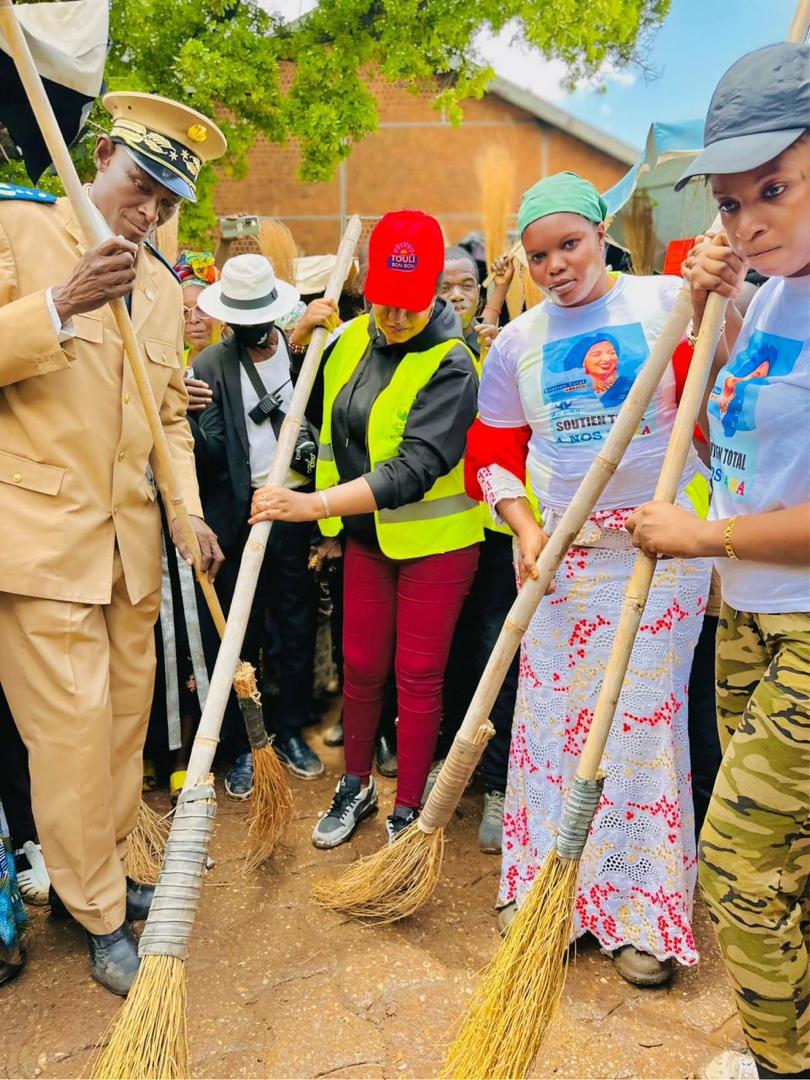 Deuxième mois de Hivernage Tour III (Spécial soutien aux FAMAS) :Le grand marché et N’Golonina Boniaba CSCOM mis au propre.